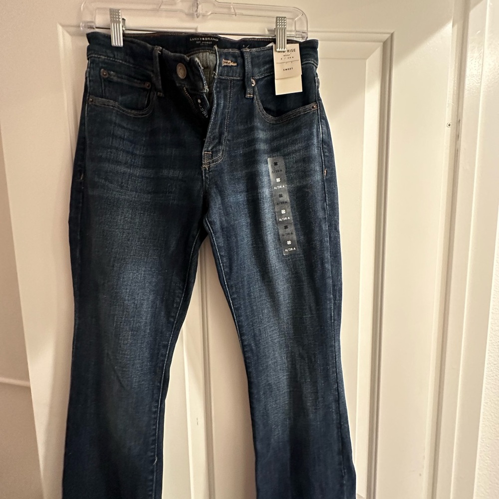 NWT Brand new Lucky Brand Mid Rise size 6